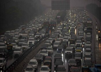 Air quality improves due to rain in Delhi, AQI 242; Grape Stage-III removed