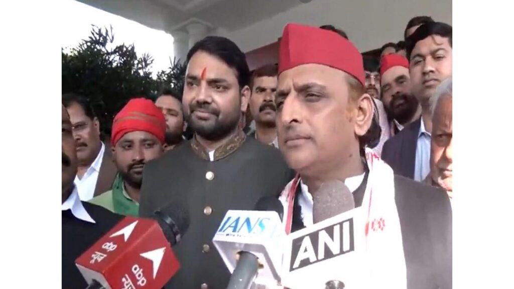 Akhilesh Yadav's sharp reaction on Shankaracharya controversy, said "BJP is breaking the tradition of Sanatan Dharma"