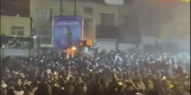 All-out war in Iran: 1 million people on the streets, internet shut down and condemnation of the regime around the world
