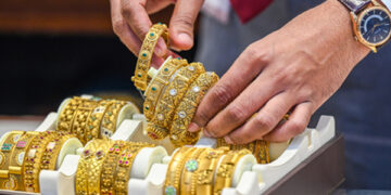 Amidst global tension, gold and silver set another new record, prices reached record high.