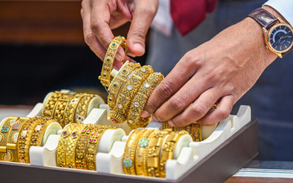 Amidst global tension, gold and silver set another new record, prices reached record high.