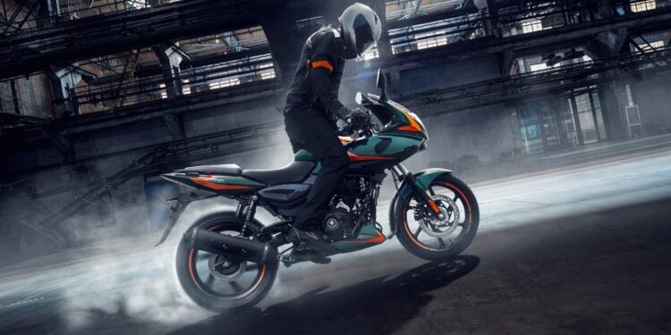 Bajaj Pulsar 220F (1)