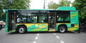 Delhi: Now NCMC card mandatory for free travel of women in buses, Aadhaar card will have to be given.