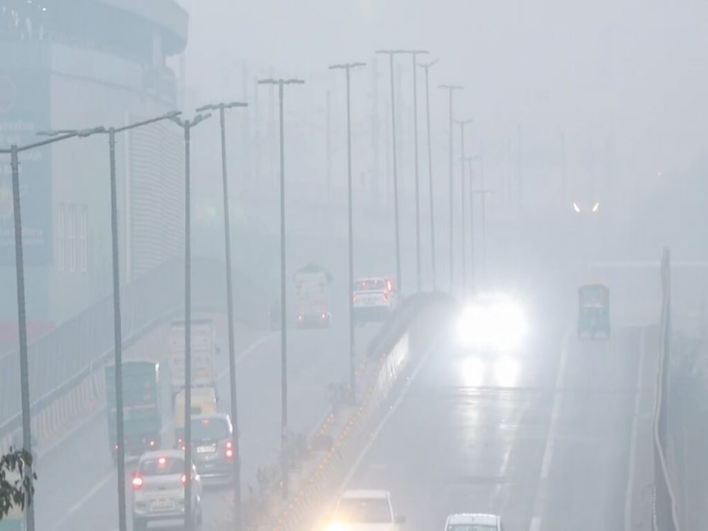 Delhi's air is still 'very bad', AQI 341, despite slight improvement the situation is worrying.