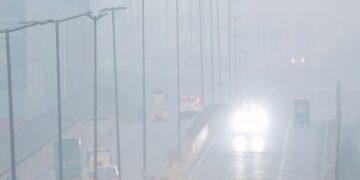 Delhi's air is still 'very bad', AQI 341, despite slight improvement the situation is worrying.