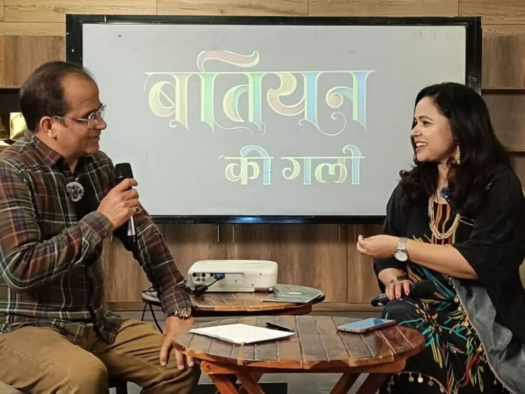 Dialogue with Dharmendra Sharma in 'Batian Ki Gali', see the video in which the director becomes emotional on the condition of Ravindra Manch.