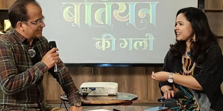 Dialogue with Dharmendra Sharma in 'Batian Ki Gali', see the video in which the director becomes emotional on the condition of Ravindra Manch.