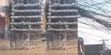 Entire Pakistan trusts Allah! You too will be left teary eyed after seeing such condition of the electric pole, watch the viral clip.