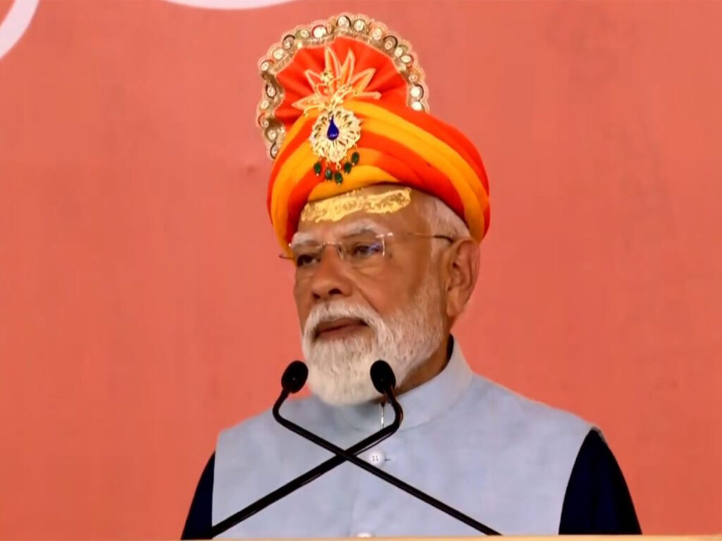 'From Ghazni to Aurangzeb, they are buried in history, Somnath is standing there', PM Modi also cornered Congress.