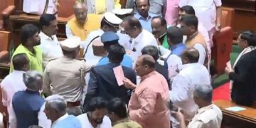 Governor came out of Karnataka Assembly without reading the entire speech, Congress said - 'violation of the Constitution'