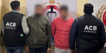 Gurugram ACB action: Home guard Irfan and middleman Abid arrested red handed while taking bribe of Rs 30,000.