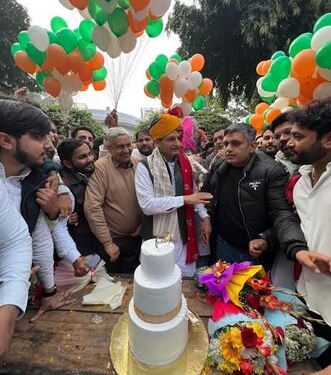 Haryana Youth Congress celebrated the birthday of Rohtak MP Deepender Singh Hooda with pomp.