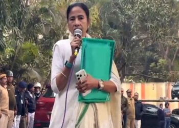 High voltage drama in Kolkata: ED raid on IPAC office, Mamata Banerjee calls Amit Shah a 'low' minister