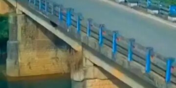 Horrible step of minor captured in CCTV footage, video of him jumping from the bridge while returning home from school goes viral