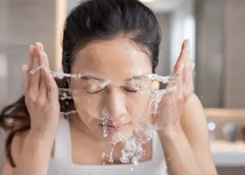 Hot or cold water, know which one is best for your face in winter?