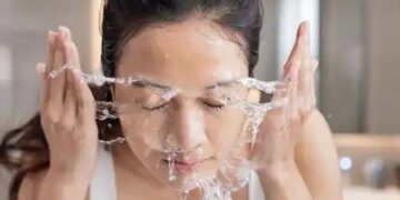 Hot or cold water, know which one is best for your face in winter?