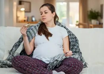 How should pregnant women take care of themselves in winter to protect themselves from cold, fatigue and infection?