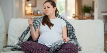 How should pregnant women take care of themselves in winter to protect themselves from cold, fatigue and infection?