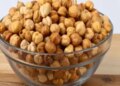 If you feel tired in winter then consume roasted gram like this, know the benefits of consuming it.
