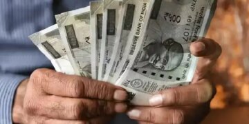 If you want to leave your job and start your own business, the government is giving loan up to Rs 10 lakh, know how to avail the benefit.