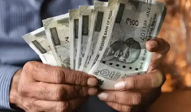 If you want to leave your job and start your own business, the government is giving loan up to Rs 10 lakh, know how to avail the benefit.