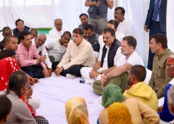 Indore water tragedy: Rahul Gandhi meets victims' families in Bhagirathpura