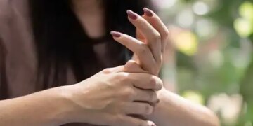 Is cracking fingers good or bad for health? Know what science says