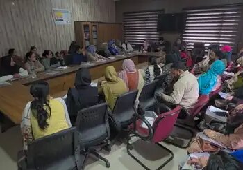 Jammu and Kashmir: 'Anemia Free India' campaign intensified in Ramban, Asha workers were given training on anemia prevention.