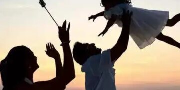 'Keep moving forward', Alia was seen having fun on the beach with husband Ranbir and daughter Raha.