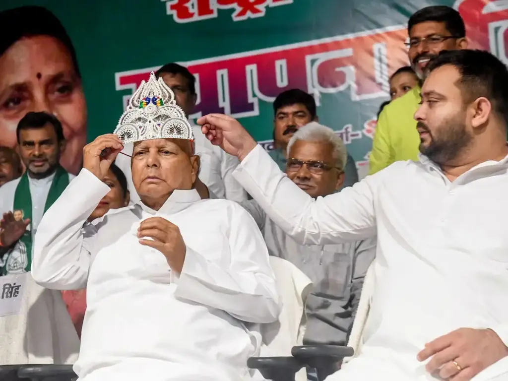 Lalu Yadav's troubles increase: Half of the family accused in a case, if convicted, who will take charge of RJD?