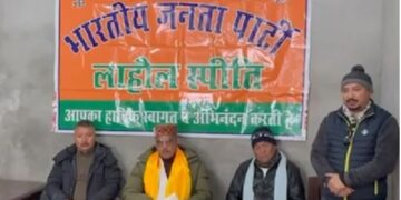 MP Kangana Ranaut and BJP leader Ravi Thakur informed the villagers about 'Vikas Bharat-Ji Ram Ji Yojana'