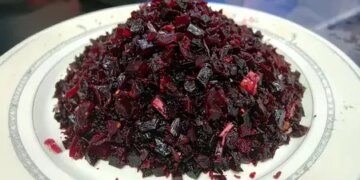 Magical red gum extracted from Palash tree nourishes the body from within.