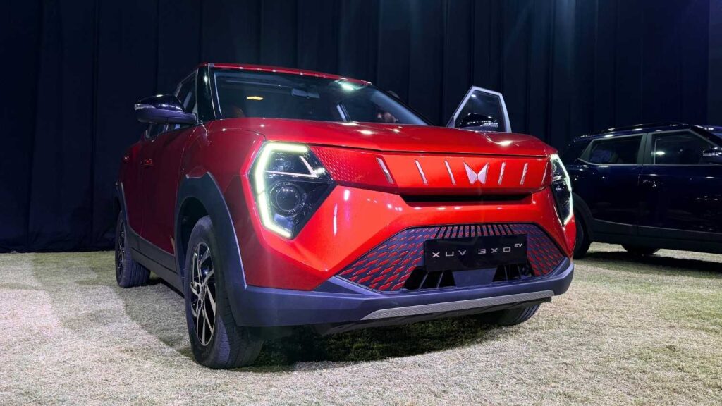 Mahindra XUV 3XO EV (2)