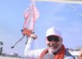 उत्तरायण 2002 की यादें : जब नवनिर्वाचित मुख्यमंत्री नरेंद्र मोदी ने छत से उड़ाई पतंग