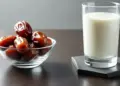 Milk and Dates: Natural Ayurvedic Power Combo to Remove Weakness in Winter