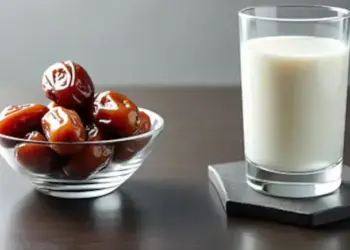 Milk and Dates: Natural Ayurvedic Power Combo to Remove Weakness in Winter