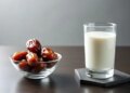 Milk and dates: Ayurvedic power combo to remove weakness of the body.