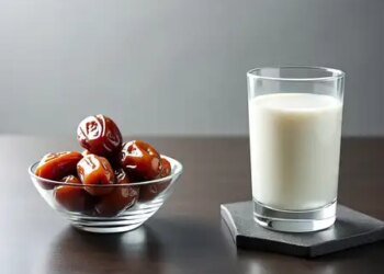 Milk and dates: Ayurvedic power combo to remove weakness of the body.
