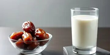 Milk and dates: Ayurvedic power combo to remove weakness of the body.