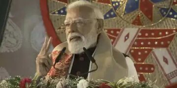 पीएम मोदी का कांग्रेस पर हमला, बोले- सियासी फायदे के लिए घुसपैठियों को सौंपी थी असम की मिट्टी