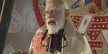 PM Modi gave a gift of thousands of crores to Assam, lashed out at Congress citing Maharashtra