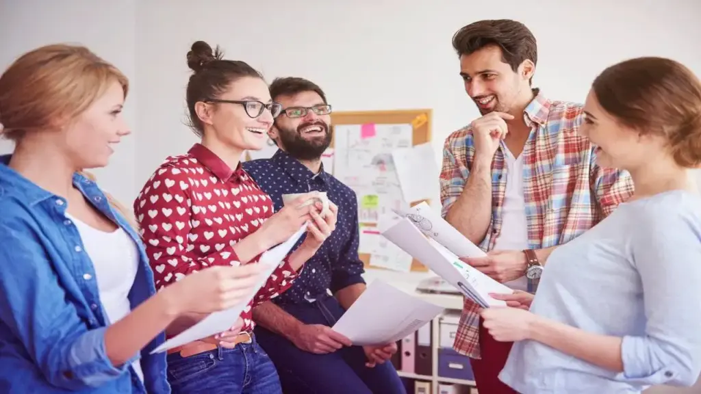 Personality Traits: Your attire tells what kind of person you are, people notice these 7 things first