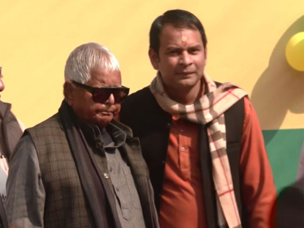 Resentment gone? Lalu Yadav arrived at Tej Pratap's banquet, Tejashwi was missing