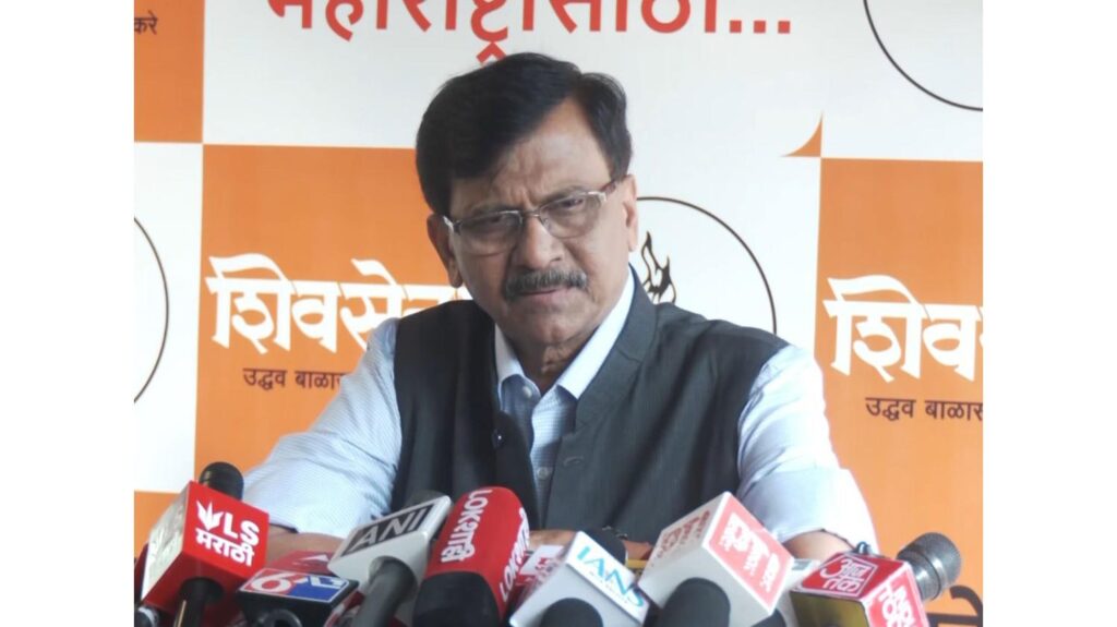 Sanjay Raut strongly condemns Thackeray brothers' criticism of Devendra Fadnavis, says "Marathi people in danger because of BJP"