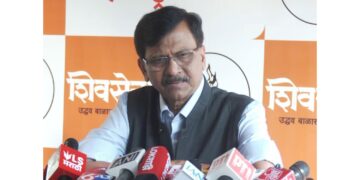 Sanjay Raut strongly condemns Thackeray brothers' criticism of Devendra Fadnavis, says "Marathi people in danger because of BJP"