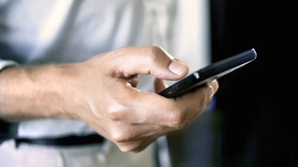 Say bye-bye to the tension of theft, with the new features of Android phone the device will always be safe.
