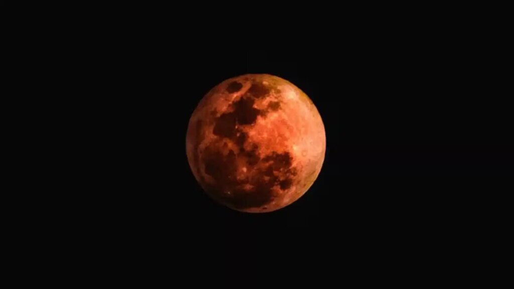 Shadow of lunar eclipse on Holi 2026: Eclipse will be visible in India, know which 5 zodiac signs will have to be careful