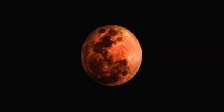 Shadow of lunar eclipse on Holi 2026: Eclipse will be visible in India, know which 5 zodiac signs will have to be careful