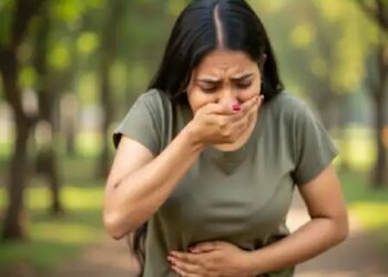 Sour or bitter mouth as soon as you wake up in the morning is a sign of stomach related disease, know what is the reason.