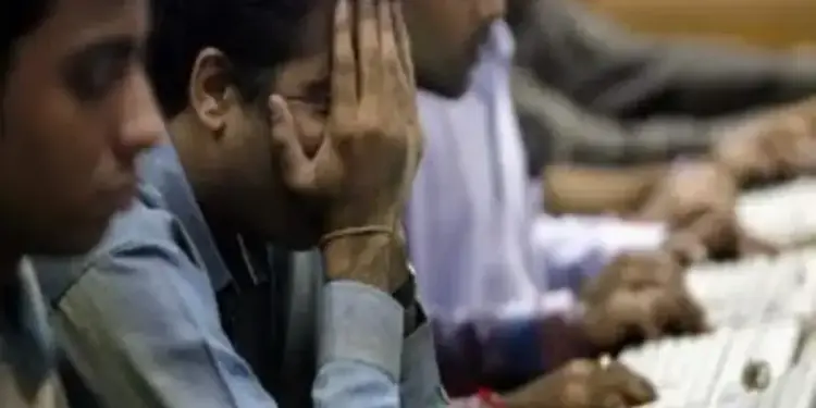 Stock Market Closing: Market closed with loss for the third consecutive day! Sensex falls 102 points, Nifty closes at 26,140
